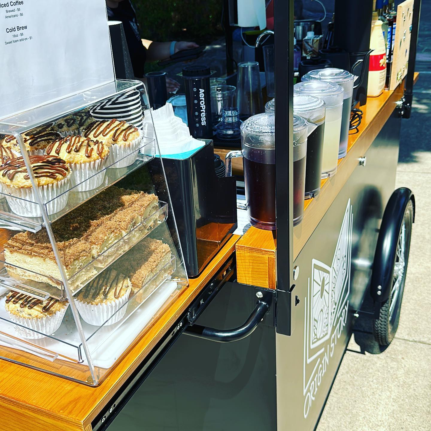 We’ve been bumpin’ all day and serving amazing @yesplzdotcoffee coffee and our home-made goodies and we’re about out of battery for hot coffee. We’ll keep doing pastries and cold brew until 3!